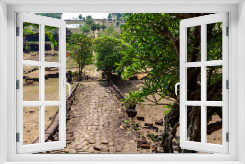 Fototapeta Naklejka Na Ścianę Okno 3D - Road to Vat Phou Laos