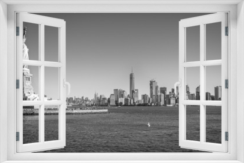 Fototapeta Naklejka Na Ścianę Okno 3D - Statue of Liberty and Downtown skyline, New York City, USA
