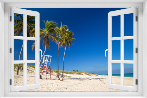 Fototapeta Naklejka Na Ścianę Okno 3D - Lifeguard chair under palm trees on a paradise beach