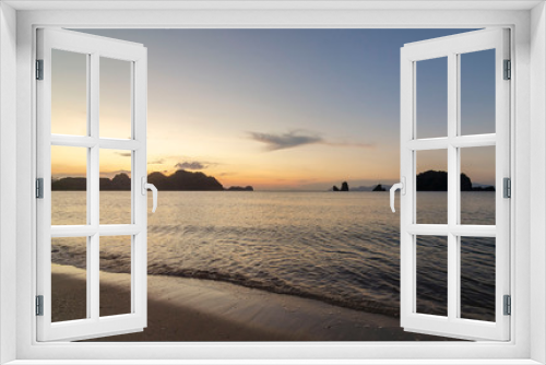 Fototapeta Naklejka Na Ścianę Okno 3D - Beautiful sunset near the beach