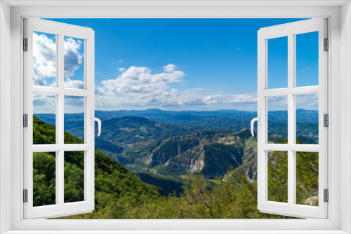 Fototapeta Naklejka Na Ścianę Okno 3D - Lungo il sentiero 201 da val d'abisso al Monte Nerone