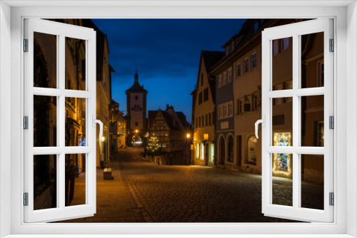 Fototapeta Naklejka Na Ścianę Okno 3D - Early morning in the medieval city of Rothenburg.