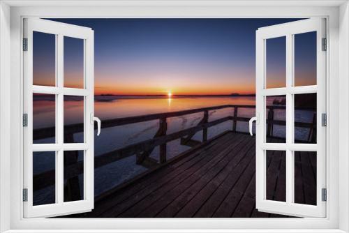 Fototapeta Naklejka Na Ścianę Okno 3D - Aussichtsplattform am Steinhuder Meer zum Sonnenaufgang
