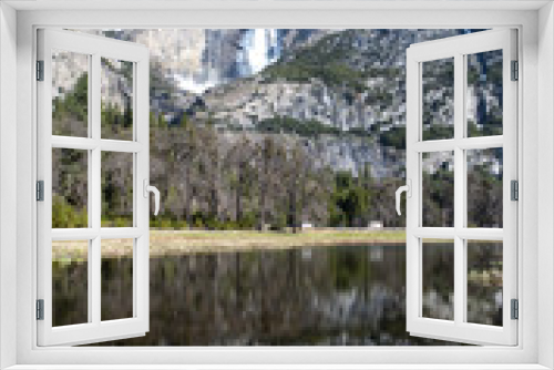 Fototapeta Naklejka Na Ścianę Okno 3D - Yosemite Falls reflected in the Merced River Yosemite National Park