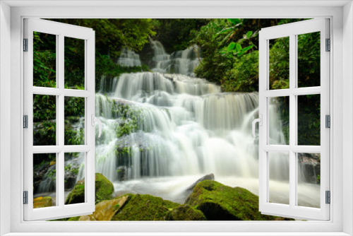Fototapeta Naklejka Na Ścianę Okno 3D - Smooth waterfall