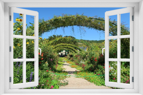 Fototapeta Naklejka Na Ścianę Okno 3D - Giverny, jardin de Claude Monet, grande allée du clos normand (France)