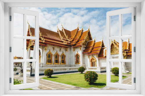 Fototapeta Naklejka Na Ścianę Okno 3D - Wat Benchamabophit Dusitvanaram Temple in Bangkok, Thailand. Also known as the Marble Temple.