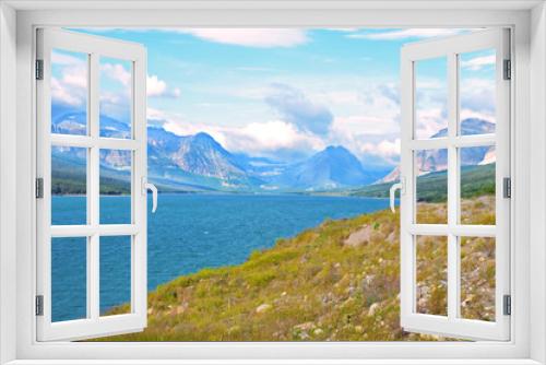 Fototapeta Naklejka Na Ścianę Okno 3D - Scenic Looking at a clear blue lake in Glacier National Park.
