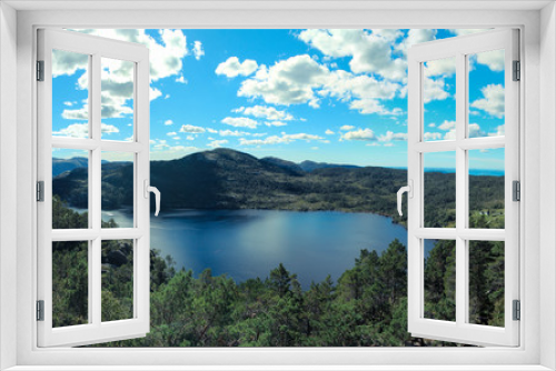 Fototapeta Naklejka Na Ścianę Okno 3D - lake and mountains in Norway