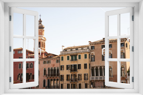 Fototapeta Naklejka Na Ścianę Okno 3D - Riva del Ferro and San Salvatore, Venice, Italy. Detail on the Venetian houses along the bank of the Grand Canal.