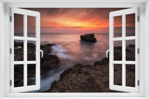 Fototapeta Naklejka Na Ścianę Okno 3D - Sea sunrise, near the rocks