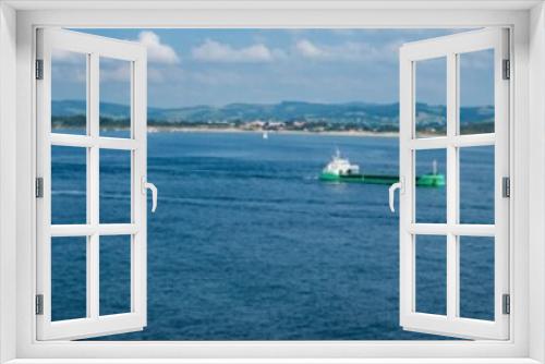 Fototapeta Naklejka Na Ścianę Okno 3D - Santander / Hiszpania - 14 lipca 2018: Widok na Latarnię morską na wyspie Mouro z Półwyspu La Magdalena - Santander w słoneczny lipcowy dzień