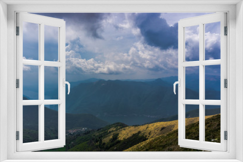 Fototapeta Naklejka Na Ścianę Okno 3D - berglandschaft mit vertrocknetem gras
