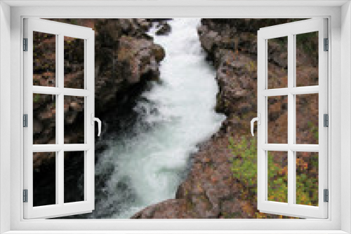 Fototapeta Naklejka Na Ścianę Okno 3D - River running through rocks Rogue River Oregon
