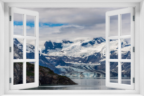 Fototapeta Naklejka Na Ścianę Okno 3D - Johns Hopkins Glacier and mountains on a cloudy day in Glacier Bay, Alaska