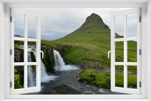 Fototapeta Naklejka Na Ścianę Okno 3D - Kirkjufell and Kirkjufellsfoss, Iceland