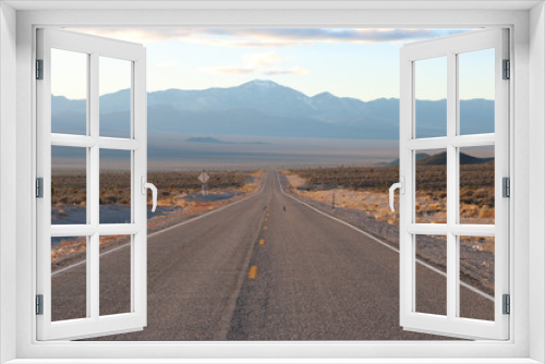 Fototapeta Naklejka Na Ścianę Okno 3D - The Long Road - Nevada 