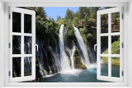 Fototapeta Naklejka Na Ścianę Okno 3D - Northern California Waterfall