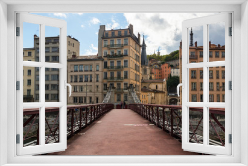Fototapeta Naklejka Na Ścianę Okno 3D - Pedestrian bridge Saint-Georges crossing the Saone river with the couple and old french Lyon city on the background.