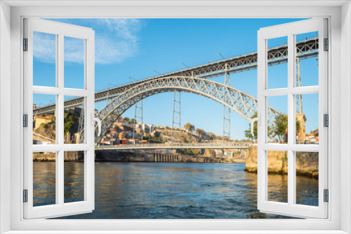 Fototapeta Naklejka Na Ścianę Okno 3D - View to the famous Dom Luís I Bridge in Oporto