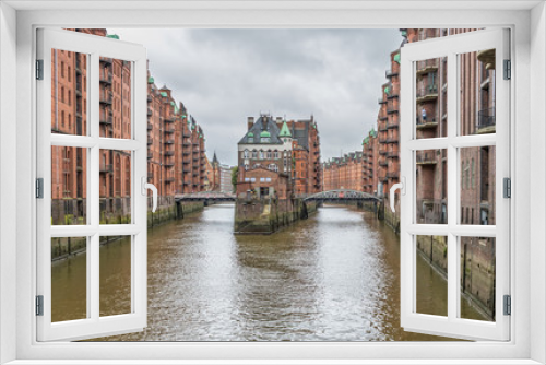 Fototapeta Naklejka Na Ścianę Okno 3D - Hamburg, Germany - built between 1883 and 1927, the Hamburg Speicherstadt is the largest warehouse district in the world, and a Unesco World Heritage site