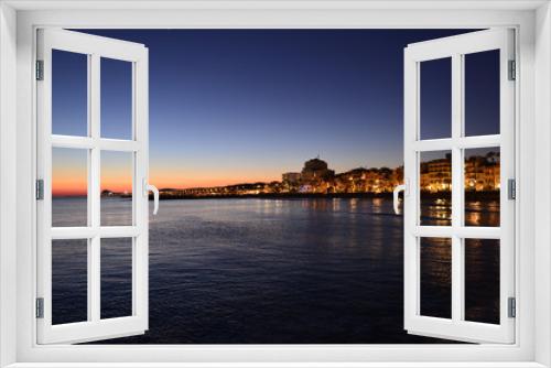 Fototapeta Naklejka Na Ścianę Okno 3D - Abenddämmerung in Sitges - Provinz Barcelona