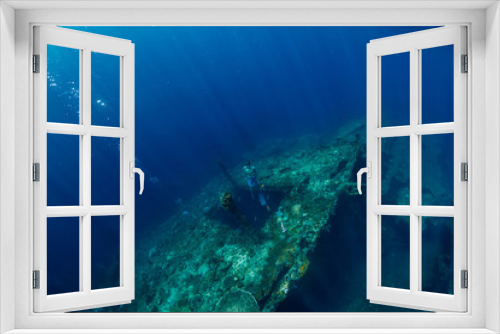 Fototapeta Naklejka Na Ścianę Okno 3D - Free diver man dive at shipwreck, underwater