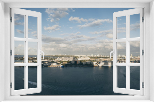 Fototapeta Naklejka Na Ścianę Okno 3D - PORT OF MAIMI