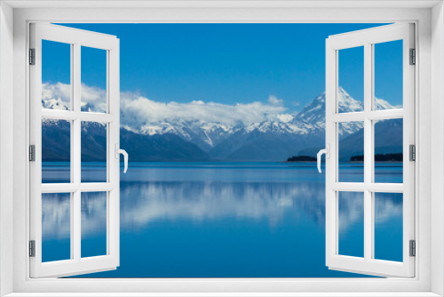 Fototapeta Naklejka Na Ścianę Okno 3D - At the head of Lake Pukaki, Mt. Cook / Aoraki is New Zealand’s tallest mountain. Located in the center of the South Island in Canterbury. This is panoramic view from Lake Pukaki and Southern Alps.