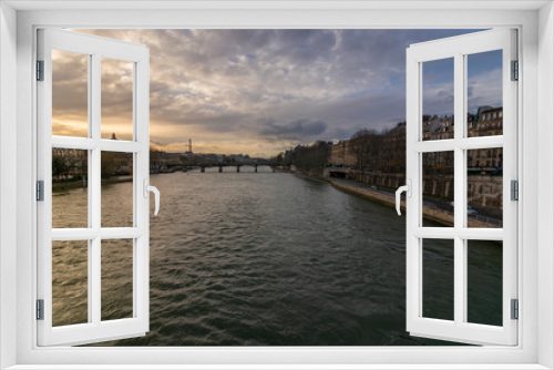Fototapeta Naklejka Na Ścianę Okno 3D - Beautiful sunset above the Seine river, Paris, France.