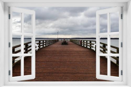 Fototapeta Naklejka Na Ścianę Okno 3D - Seebrücke mit Holzbänken