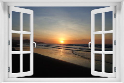 Fototapeta Naklejka Na Ścianę Okno 3D - The beautiful and stunning sunset view along the seashore.