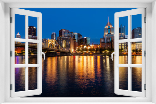 Fototapeta Naklejka Na Ścianę Okno 3D - Pittsburgh skyline and the Allegheny River