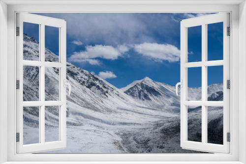 Fototapeta Naklejka Na Ścianę Okno 3D - The snow mountain with daylight and blue sky