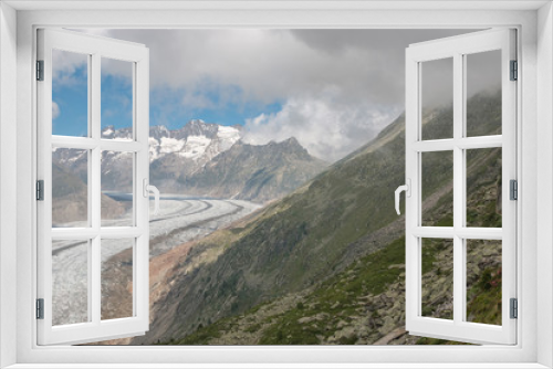 Fototapeta Naklejka Na Ścianę Okno 3D - Mountains scenes, walk through the great Aletsch Glacier