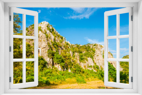 Fototapeta Naklejka Na Ścianę Okno 3D - Limestone mountains with bright sky3