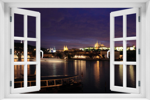 Fototapeta Naklejka Na Ścianę Okno 3D - The night View on bright Prague with gothic Castle