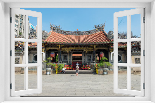 Fototapeta Naklejka Na Ścianę Okno 3D - Longshan Temple in Taiwan. Located in the old village part of Taipei.
