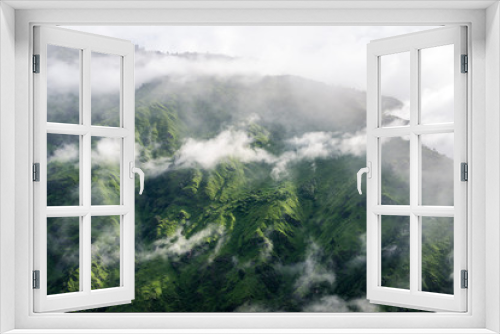 Fototapeta Naklejka Na Ścianę Okno 3D - Mountain in the cloud and fog, Himachal