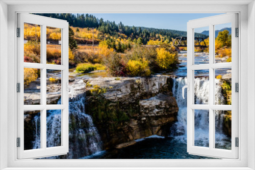Fototapeta Naklejka Na Ścianę Okno 3D - The valley from the top of the falls, Lundbreck Falls Provincial Recreation Area, Alberta, Canada