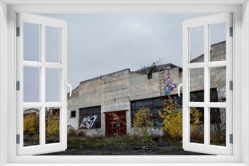 Fototapeta Naklejka Na Ścianę Okno 3D - Abandoned object, invalid