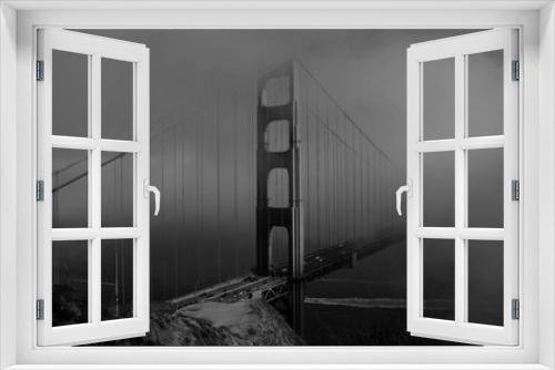 Fototapeta Naklejka Na Ścianę Okno 3D - Golden Gate Bridge Cloudy