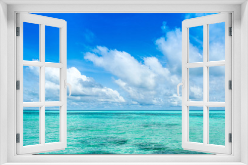 Fototapeta Naklejka Na Ścianę Okno 3D - Beautiful landscape of clear turquoise Indian ocean, Maldives islands