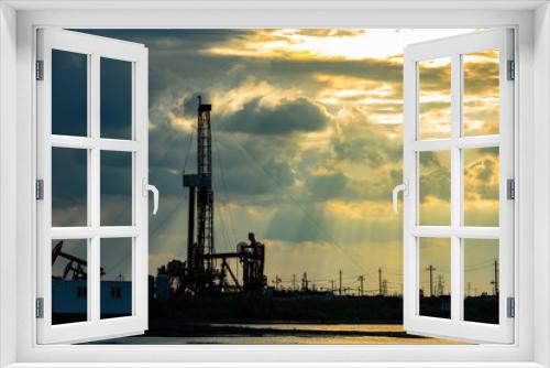 Fototapeta Naklejka Na Ścianę Okno 3D - oilfield derrick in the evening