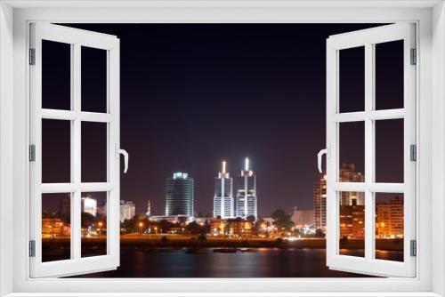 Fototapeta Naklejka Na Ścianę Okno 3D - Night life of Montevideo town