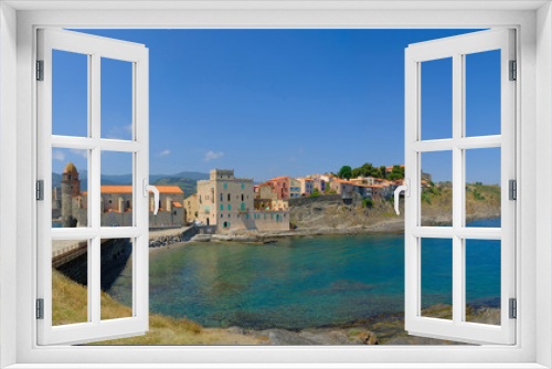 Fototapeta Naklejka Na Ścianę Okno 3D - Fort Saint Elme erected over Collioure town in France