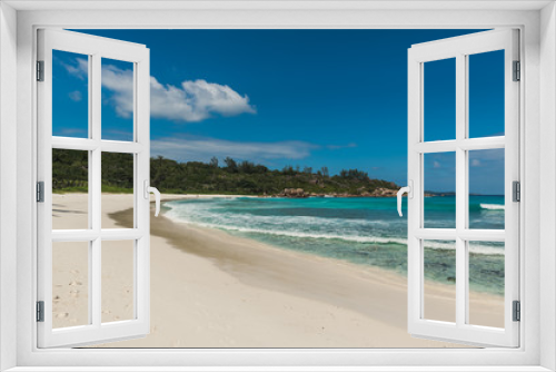 Fototapeta Naklejka Na Ścianę Okno 3D - Empty Seychelles Beach