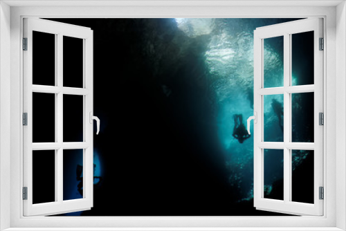 Fototapeta Naklejka Na Ścianę Okno 3D - underwater diver silhouette