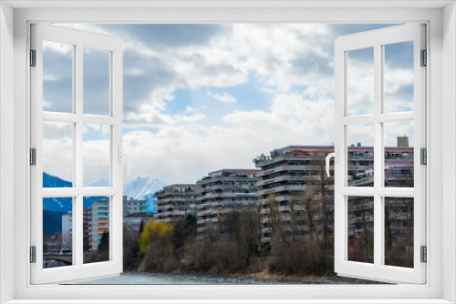 Fototapeta Naklejka Na Ścianę Okno 3D - Hochhäuser am Inn Innsbruck