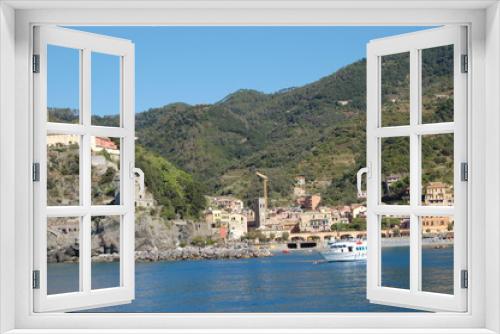 Fototapeta Naklejka Na Ścianę Okno 3D - Blick auf Monterosso an der Italienischen Riviera vom Mittelmeer